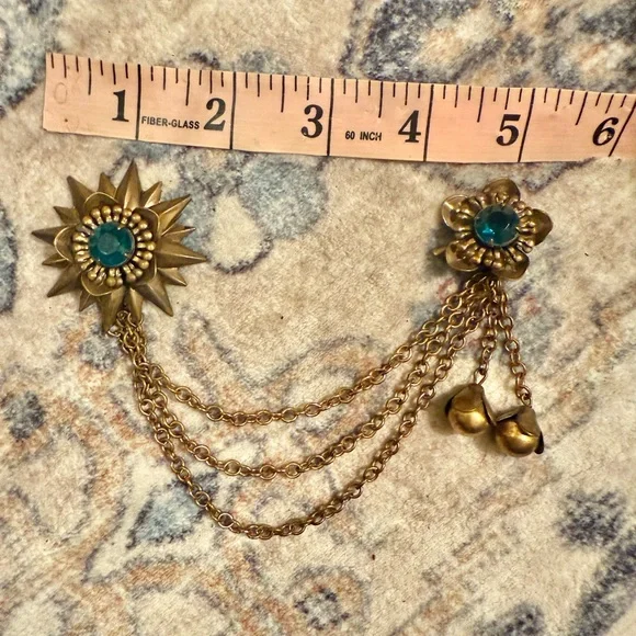 Brass Tone Brooch Green Rhinestones - Picture 5 of 7